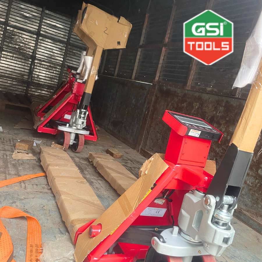 xe nâng tay gắn cân điện tử 2 tấn cung cấp cho P&G