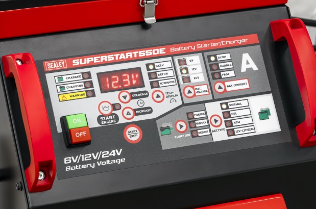 m&aacute;y sạc sắc quy c&oacute; trợ đề sealey