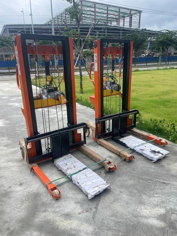 xe n&acirc;ng tay cao niki 1,3 tấn c&oacute; tời điện